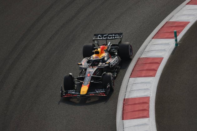 F1 Grand Prix Of Abu Dhabi 2025 - FP1 Max Verstappen of Netherlands driving the F1 race car No1, the Red Bull Racing RB21 for the Oracle Red Bull Racing Formula One Team, on track during the free practice 1 FP1 of the 2025 Formula 1 Etihad Airways Abu Dhabi Grand Prix on December 5, 2025 Abu Dhabi United Arab Emirates  Copyright: xNicolasxEconomoux originalFilename:economou-notitle251205_npT32.jpg