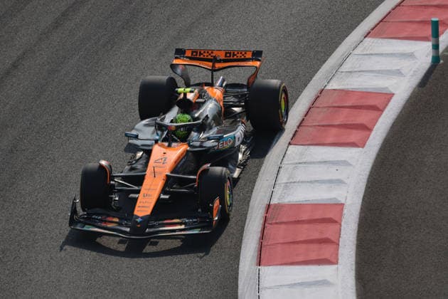 F1 Grand Prix Of Abu Dhabi 2025 - FP1 Lando Norris of United Kingdom driving the F1 race car No4, the McLaren MCL39 for the McLaren Formula One Team, on track during free practice session 1 of Formula 1 Etihad Airways Abu Dhabi Grand Prix 2025 in Yas Marina Circuit, UAE on December 5, 2025 Abu Dhabi United Arab Emirates  Copyright: xNicolasxEconomoux originalFilename:economou-notitle251205_npX7V.jpg