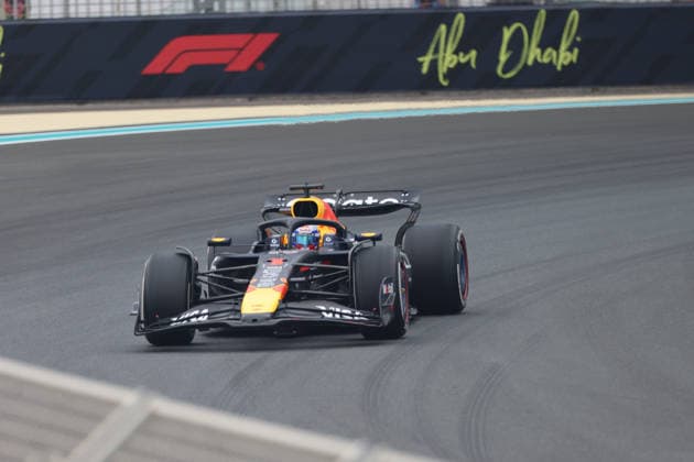 F1 Grand Prix Of Abu Dhabi 2025 - FP1 Lando Norris of United Kingdom driving the F1 race car No4, the McLaren MCL39 for the McLaren Formula One Team, on track during free practice session 1 of Formula 1 Etihad Airways Abu Dhabi Grand Prix 2025 in Yas Marina Circuit, UAE on December 5, 2025 Abu Dhabi United Arab Emirates  Copyright: xNicolasxEconomoux originalFilename:economou-notitle251205_npZUH.jpg