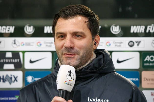 Germany Womens Bundesliga 2025 26, 12 Matchday VfL Wolfsburg VS SC Freiburg AOK Stadion Wolfsburg Edmond Kapllani Coach SC Freiburg Women Copyright: xAymanxAlahmedx