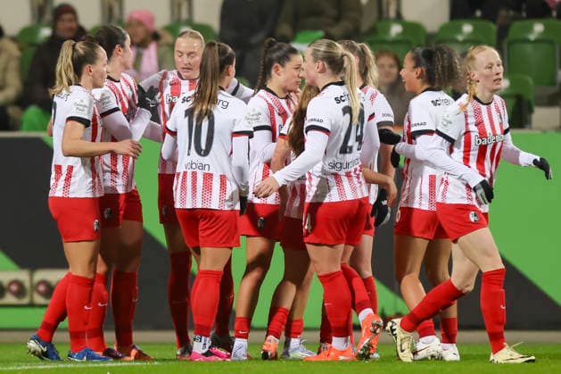 Leela Egli SC Freiburg celebrates her goal with teammates, Google Pixel Frauen Bundesliga, VfL Wolfsburg v SC Freiburg, AOK Stadion, December 05, 2025 in Wolfsburg, Germany Photo by Marco Steinbrenner DeFodi Images Leela Egli SC Freiburg celebrates her goal with teammates, Google Pixel Womens Bundesliga, VfL Wolfsburg v SC Freiburg, AOK Stadion, December 5, 2025 in Wolfsburg, Germany Photo by Marco Steinbrenner DeFodi Images DFB DFL REGULATIONS PROHIBIT ANY USE OF PHOTOGRAPHS AS IMAGE SEQUENCES AND OR QUASI VIDEO