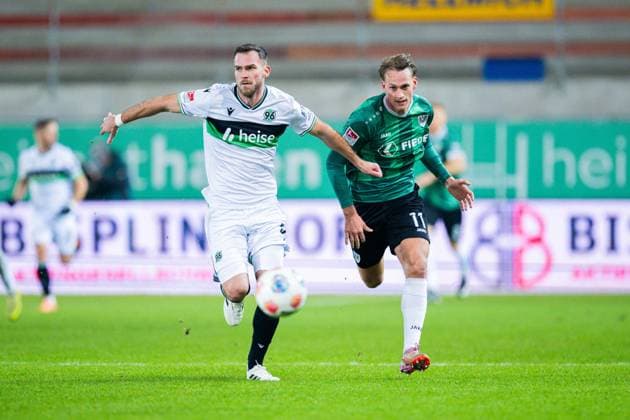 05 12 2025 Soccer, 2025 2026, 2 Bundesliga, 15 Matchday, SC Preußen Münster Hannover 96 L R Boris Tomiak Hannover , Oscar Vilhelmsson Münster DFL REGULATIONS PROHIBIT ANY USE OF PHOTOGRAPHS AS IMAGE SEQUENCES AND OR QUASI VIDEO