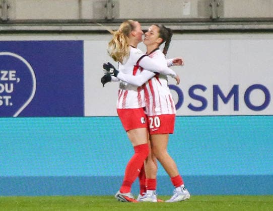 Germany Womens Bundesliga 2025 26, 12 Matchday VfL Wolfsburg VS SC Freiburg AOK Stadion Wolfsburg Goal celebration Leela Egli SC Freiburg Women, 20 Copyright: xAymanxAlahmedx