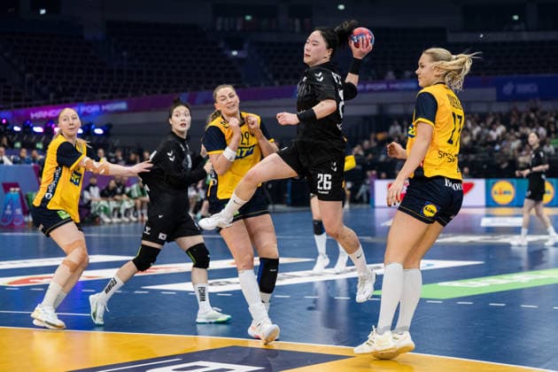 251205 Bitna Woo of South Korea during the 2025 IHF Women™s World Championship handball match between Sweden and South Korea on December 5, 2025 in Dortmund Photo Emma Wallskog BILDBYRAN COP 320 EW0603 handball handball handball bbeng vm handball vm handbolls vm ihf handball world championship world handball championship 2025 world championship 2025 sverige sweden south korea dam bbauto  Copyright: EMMAxWALLSKOG BB251205EW075