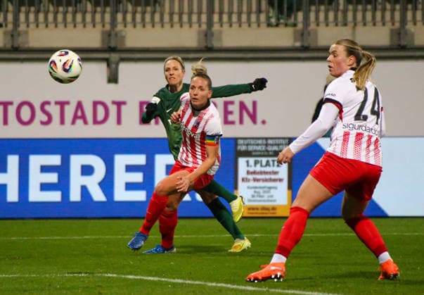 Germany Womens Bundesliga 2025 26, 12 Matchday VfL Wolfsburg VS SC Freiburg AOK Stadion Wolfsburg Lisa Karl SC Freiburg Women, 2 Ingibjörg SigurÃ°ardottir Ingibjorg Sigurdardottir SC Freiburg Women, 24 Copyright: xAymanxAlahmedx