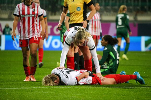 Germany Womens Bundesliga 2025 26, 12 Matchday VfL Wolfsburg VS SC Freiburg AOK Stadion Wolfsburg Greta Stegemann SC Freiburg Women, 16 Copyright: xAymanxAlahmedx