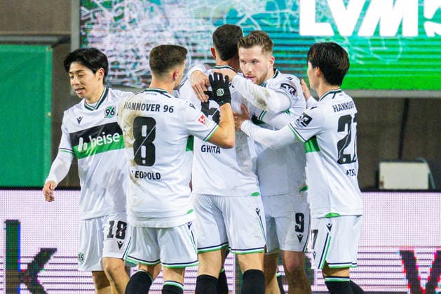 05 12 2025 Soccer, 2025 2026, 2 Bundesliga, Matchday 15, SC Preußen Münster Hannover 96 2R Benjamin Källman Hannover celebrates after his goal to 0 1 in a jubilant crowd with L R Daisuke Yokota Hannover , Enzo Leopold Hannover , Virgil GhiÈa Hannover , Hayate Matsuda Hannover DFL REGULATIONS PROHIBIT ANY USE OF PHOTOGRAPHS AS IMAGE SEQUENCES AND OR QUASI VIDEO