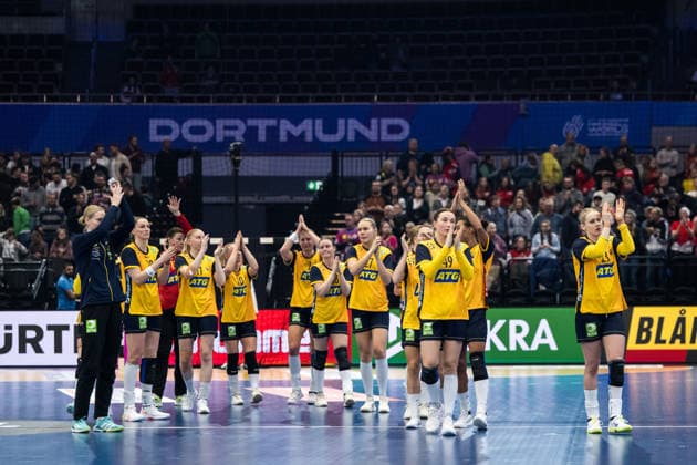 251205 Players of Sweden after the 2025 IHF Women™s World Championship handball match between Sweden and South Korea on December 5, 2025 in Dortmund Photo Emma Wallskog BILDBYRAN COP 320 EW0603 handball handball handball bbeng vm handball vm handbolls vm ihf handball world championship world handball championship 2025 world championship 2025 sverige sweden south korea dam  Copyright: EMMAxWALLSKOG BB251205EW085