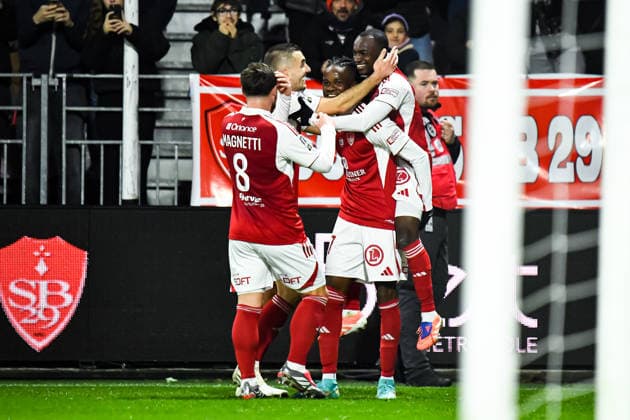 FOOTBALL : Stade Brestois 29 vs AS Monaco - Ligue 1 - JournÃ e 15 - 05 12 2025 Joie des joueurs du Stade Brestois aprÃ s le but de Kamory Doumbia (Stade Brestois) BrestFrance  Copyright: xBaptistexAutissierx
