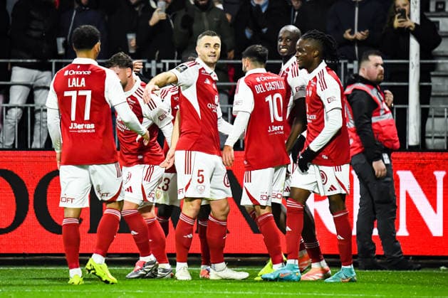 FOOTBALL : Stade Brestois 29 vs AS Monaco - Ligue 1 - JournÃ e 15 - 05 12 2025 Joie des joueurs du Stade Brestois aprÃ s le but de Kamory Doumbia (Stade Brestois) BrestFrance  Copyright: xBaptistexAutissierx