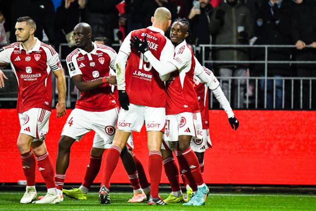 FOOTBALL : Stade Brestois 29 vs AS Monaco - Ligue 1 - JournÃ e 15 - 05 12 2025 Joie des joueurs du Stade Brestois aprÃ s le but de Kamory Doumbia (Stade Brestois) BrestFrance  Copyright: xBaptistexAutissierx