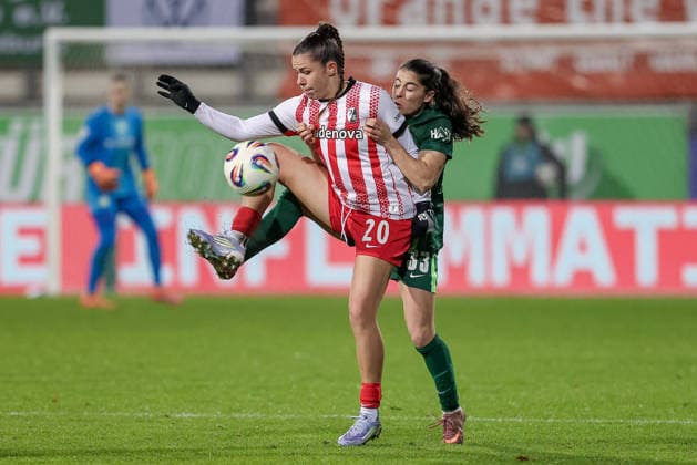 from left Leela Egli SC Freiburg, 20 and Judit Pujols VfL Wolfsburg, 33 in a duel, dynamic, action, action, game scene, THE DFB REGULATIONS PROHIBIT ANY USE OF PHOTOGRAPHS AS IMAGE SEQUENCES AND OR QUASI VIDEO , 05 12 2025, Wolfsburg Germany , Football, Google Pixel Womens Bundesliga, VfL Wolfsburg SC Freiburg xobx