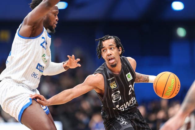 JaCobi Allen Wood Tigers Tuebingen, 24 in duel with David Opowu Ejah PS Karlsruhe LIONS, 25 , PS Karlsruhe LIONS vs Tigers Tuebingen, Basketball ProA 2 Bundesliga, 11 Matchday, Season 2025 2026, 05 12 2025, PS Karlsruhe LIONS vs Tigers Tuebingen, Basketball ProA 2 Bundesliga, 11 Matchday, Season 2025 2026, 05 12 2025 Karlsruhe Copyright: xEibner-Pressefoto JanxPrihodax EP_JPA