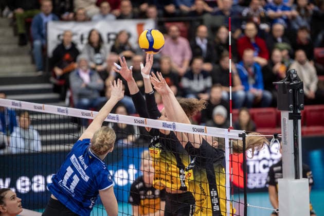 Pauline Martin Allianz MTV Stuttgart, 11 vs Suhl Block GER, Allianz MTV Stuttgart VfB Suhl LOTTO Thueringen, Volleyball Bundesliga, VBL, 2025 2026 season, 05 12 2025 GER, Allianz MTV Stuttgart VfB Suhl LOTTO Thueringen, Volleyball Bundesliga, VBL, 2025 2026 season, 05 12 2025 Stuttgart Copyright: xSandyxDinkelackerx EP_SDR