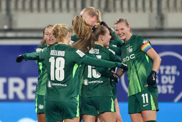 Caitlin Dijkstra VfL Wolfsburg celebrates her goal with teammates, Google Pixel Frauen Bundesliga, VfL Wolfsburg v SC Freiburg, AOK Stadion, December 05, 2025 in Wolfsburg, Germany Photo by Marco Steinbrenner DeFodi Images Caitlin Dijkstra VfL Wolfsburg celebrates her goal with teammates, Google Pixel Womens Bundesliga, VfL Wolfsburg v SC Freiburg, AOK Stadion, December 5, 2025 in Wolfsburg, Germany Photo by Marco Steinbrenner DeFodi Images DFB DFL REGULATIONS PROHIBIT ANY USE OF PHOTOGRAPHS AS IMAGE SEQUENCES AND OR QUASI VIDEO