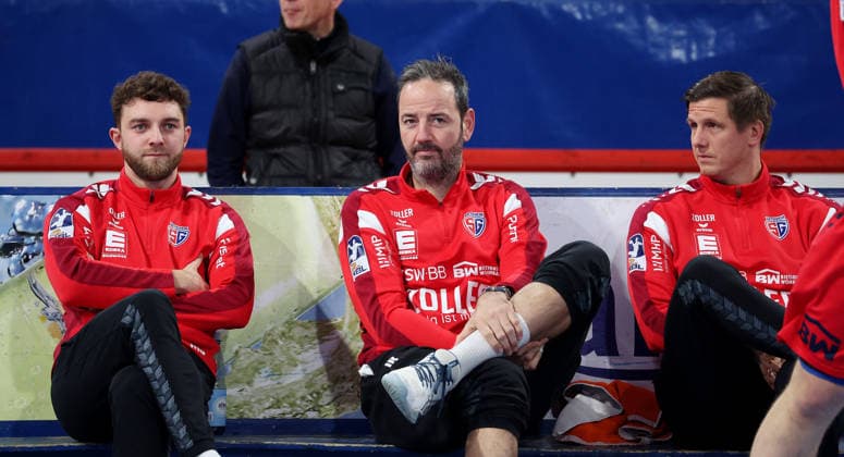 05 12 2025, Germany, Bietigheim, Handball 2 Bundesliga, SG BBM Bietigheim vs HC Oppenweiler Backnang, f l Co Coach Manuel Schmidt BBM , Coach Iker Romero BBM , Goalkeeper Coach Jürgen Müller BBM