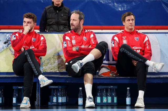 05 12 2025, Germany, Bietigheim, Handball 2 Bundesliga, SG BBM Bietigheim vs HC Oppenweiler Backnang, f l Co Coach Manuel Schmidt BBM , Coach Iker Romero BBM , Goalkeeper Coach Jürgen Müller BBM