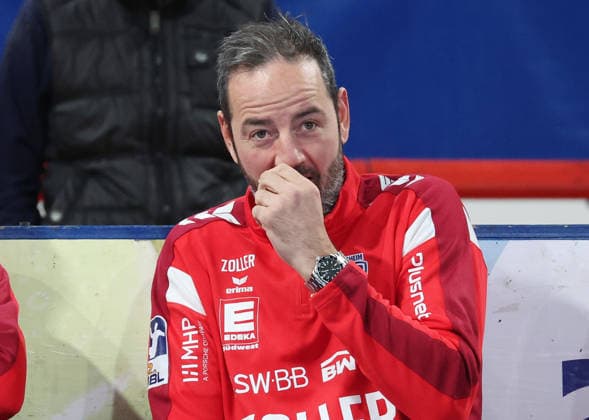 05 12 2025, Germany, Bietigheim, Handball 2 Bundesliga, SG BBM Bietigheim vs HC Oppenweiler Backnang, Coach Iker Romero BBM