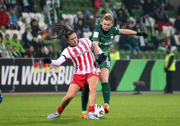 Germany Womens Bundesliga 2025 26, 12 Matchday VfL Wolfsburg VS SC Freiburg AOK Stadion Wolfsburg Alexandra Popp VfL Wolfsburg Women, 11 Leela Egli SC Freiburg Women, 20 Copyright: xAymanxAlahmedx