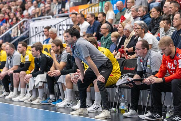Mark Schmetz HSG Krefeld Niederrhein, Head Coach HBW Balingen Weilstetten HSG Krefeld Niederrhein, Handball 2 Bundesliga, Matchday 14, Season 2025 2026, 05 12 25 HBW Balingen Weilstetten HSG Krefeld Niederrhein, Handball 2 Bundesliga, Matchday 14, Season 2025 2026, 05 12 25 Balingen Copyright: xEibner-Pressefoto KirstenxThiemax