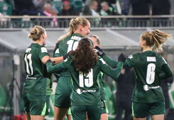 Germany Womens Bundesliga 2025 26, 12 Matchday VfL Wolfsburg VS SC Freiburg AOK Stadion Wolfsburg Goal celebration Caitlin Dijkstra VfL Wolfsburg Women, 3 Alexandra Popp VfL Wolfsburg Women, 11 Kessya Bussy VfL Wolfsburg Women, 19 Camilla Küver Camilla Kuver VfL Wolfsburg Women, 16 Janina Minge VfL Wolfsburg Women, 6 Copyright: xAymanxAlahmedx