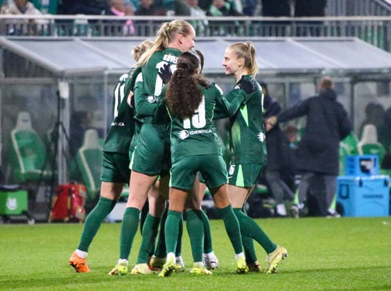 Germany Womens Bundesliga 2025 26, 12 Matchday VfL Wolfsburg VS SC Freiburg AOK Stadion Wolfsburg Goal celebration Caitlin Dijkstra VfL Wolfsburg Women, 3 Alexandra Popp VfL Wolfsburg Women, 11 Kessya Bussy VfL Wolfsburg Women, 19 Camilla Küver Camilla Kuver VfL Wolfsburg Women, 16 Janina Minge VfL Wolfsburg Women, 6 Copyright: xAymanxAlahmedx