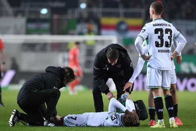 Soccer 2 Bundesliga 15 Matchday SC Preußen Münster Hannover 96 on 05 12 2025 at LVM Preußenstadion in Münster Mustapha Bundu Hannover injured on the ground DFL regulations prohibit any use of photographs as image sequences and or quasi video xRx