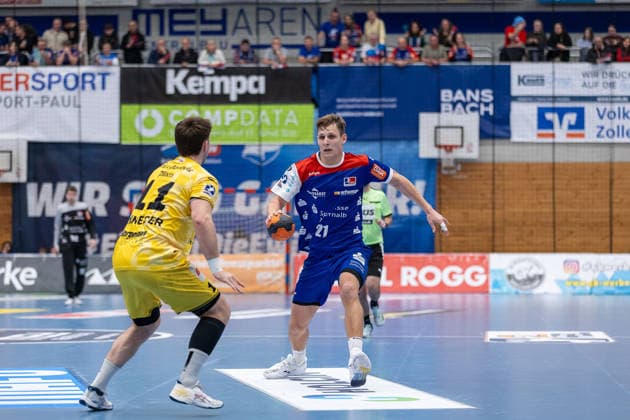 duel, duel, fight, tackle, duel, duel, fight, tackle Lucas Schneider HSG Krefeld Niederrhein, 11 vs Wente Till HBW Balingen Weilstetten, 21 HBW Balingen Weilstetten HSG Krefeld Niederrhein, Handball 2 Bundesliga, Matchday 14, Season 2025 2026, 05 12 25 HBW Balingen Weilstetten HSG Krefeld Niederrhein, Handball 2 Bundesliga, Matchday 14, Season 2025 2026, 05 12 25 Balingen Copyright: xEibner-Pressefoto KirstenxThiemax