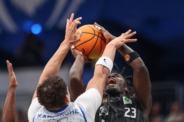 Melkisedek Kwaku Moreaux Tigers Tuebingen, 23 in a duel under the basket against Maurice Marko Pluskota PS Karlsruhe LIONS, 23 , PS Karlsruhe LIONS vs Tigers Tuebingen, Basketball ProA 2 Bundesliga, 11 Matchday, Season 2025 2026, 05 12 2025, PS Karlsruhe LIONS vs Tigers Tuebingen, Basketball ProA 2 Bundesliga, 11 Matchday, Season 2025 2026, 05 12 2025 Karlsruhe Copyright: xEibner-Pressefoto JanxPrihodax EP_JPA