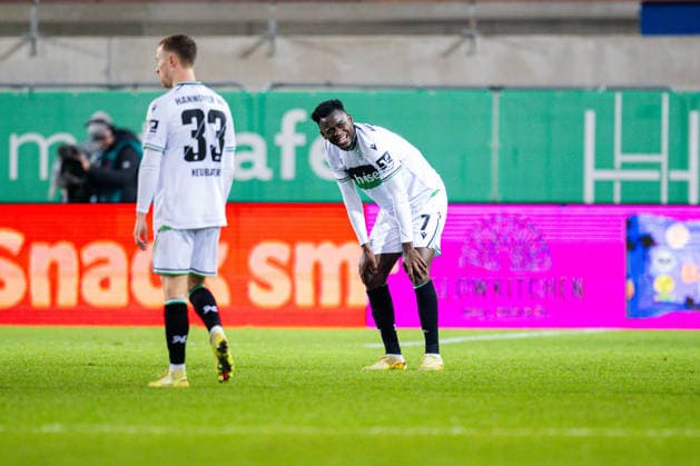 05 12 2025 Soccer, 2025 2026, 2 Bundesliga, Matchday 15, SC Preußen Münster Hannover 96 R Mustapha Bundu Hannover injured, Injury DFL REGULATIONS PROHIBIT ANY USE OF PHOTOGRAPHS AS IMAGE SEQUENCES AND OR QUASI VIDEO