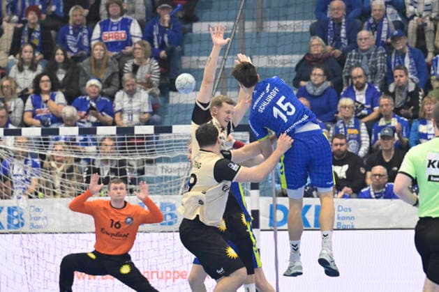 GER, 1 Daikin HBL , BHC06, VFL Gummersbach vs BHC06 5 12 2025, Gummersbach, Schwalbe Arena, GER, 1 Daikin HBL25 26, 14 Matchday VFL Gummersbach vs BHC06 1 Liqui Moly HBL regulations prohibit any use of photographs as image sequences and or quasi video in the picture Miro Schludroff VFL Gummersbach 15 NordphotoxGmbHx xFreund nph00018