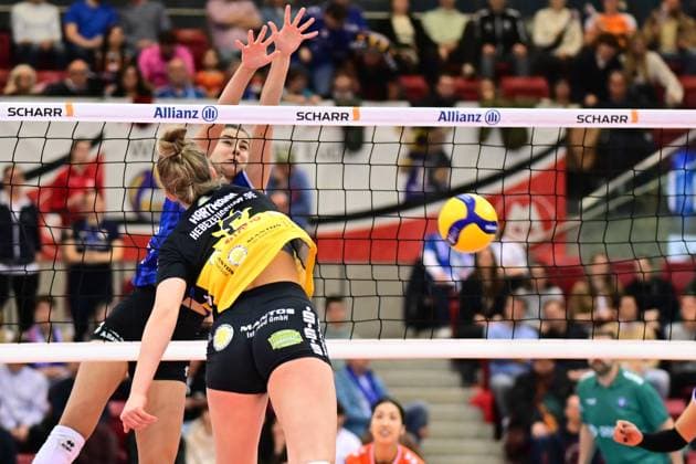 Game scene with Yurika Bamba 4 Allianz MTV Stuttgart 1 Volleyball Bundesliga Women Allianz MTV Stuttgart against VfB Suhl LOTTO Thüringen, on 05 12 2025 Game scene with Yurika Bamba 4 Allianz MTV Stuttgart Copyright: xMichaelxGelhardtx