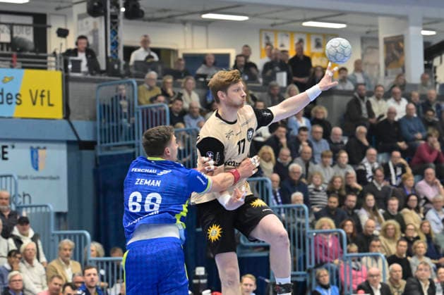 GER, 1 Daikin HBL , BHC06, VFL Gummersbach vs BHC06 5 12 2025, Gummersbach, Schwalbe Arena, GER, 1 Daikin HBL25 26, 14 Matchday VFL Gummersbach vs BHC06 1 Liqui Moly HBL regulations prohibit any use of photographs as image sequences and or quasi video in the picture Arnor Vidarsson BHC 17 vs Stepan Zeman VFL Gummersbach 66 NordphotoxGmbHx xFreund nph00018