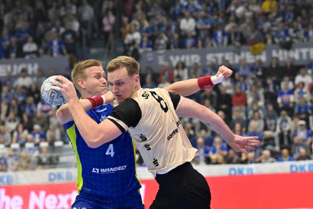 GER, 1 Daikin HBL , BHC06, VFL Gummersbach vs BHC06 5 12 2025, Gummersbach, Schwalbe Arena, GER, 1 Daikin HBL25 26, 14 Matchday VFL Gummersbach vs BHC06 1 Liqui Moly HBL regulations prohibit any use of photographs as image sequences and or quasi video in the picture Nico Schöttle Bergischer HC 8 vs Ellidi Vidarsson VFL Gummersbach 4 NordphotoxGmbHx xFreund nph00018