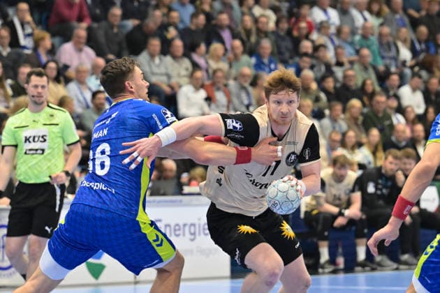GER, 1 Daikin HBL , BHC06, VFL Gummersbach vs BHC06 5 12 2025, Gummersbach, Schwalbe Arena, GER, 1 Daikin HBL25 26, 14 Matchday VFL Gummersbach vs BHC06 1 Liqui Moly HBL regulations prohibit any use of photographs as image sequences and or quasi video in the picture Johannes Wasielewski Bergischer HC 77 vs Stepan Zeman VFL Gummersbach 66 NordphotoxGmbHx xFreund nph00018