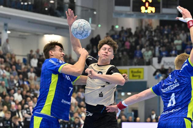 GER, 1 Daikin HBL , BHC06, VFL Gummersbach vs BHC06 5 12 2025, Gummersbach, Schwalbe Arena, GER, 1 Daikin HBL25 26, 14 Matchday VFL Gummersbach vs BHC06 1 Liqui Moly HBL regulations prohibit any use of photographs as image sequences and or quasi video in picture b hc53 vs Julian Köster VFL Gummersbach 7 NordphotoxGmbHx xFreund nph00018