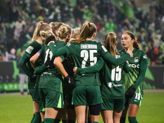 Germany Womens Bundesliga 2025 26, 12 Matchday VfL Wolfsburg VS SC Freiburg AOK Stadion Wolfsburg Goal celebration Alexandra Popp VfL Wolfsburg Women, 11 Vivien Endemann VfL Wolfsburg Women, 25 Caitlin Dijkstra VfL Wolfsburg Women, 3 Lena Lattwein VfL Wolfsburg Women, 8 Justine Kielland VfL Wolfsburg Women, 18 Copyright: xAymanxAlahmedx