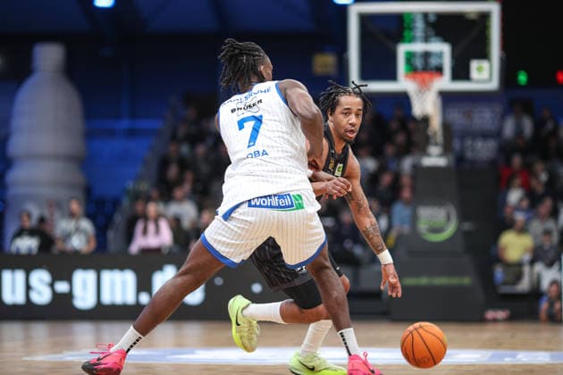 JaCobi Allen Wood Tigers Tuebingen, 24 in duel with Wesley Chima Oba PS Karlsruhe LIONS, 07 , PS Karlsruhe LIONS vs Tigers Tuebingen, Basketball ProA 2 Bundesliga, 11 Matchday, Season 2025 2026, 05 12 2025, PS Karlsruhe LIONS vs Tigers Tuebingen, Basketball ProA 2 Bundesliga, 11 Matchday, Season 2025 2026, 05 12 2025 Karlsruhe Copyright: xEibner-Pressefoto JanxPrihodax EP_JPA