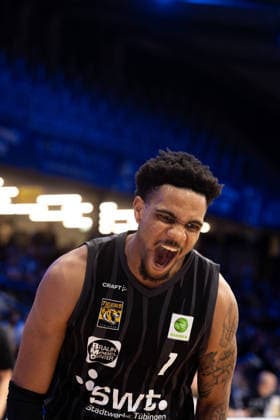 PS Karlsruhe Lions Tigers Tuebingen, Herren, 2 Bundesliga, Barmer 2 Basketball Bundesliga, pro A, 11 Spieltag, Spielzeit 2025 2026, 05 12 2025 Bernard Pelote Tigers Tuebingen, 01 jubilates after a basket success