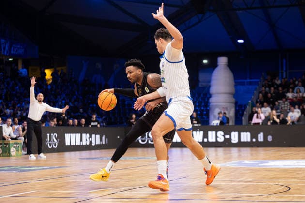 PS Karlsruhe Lions Tigers Tuebingen, Men, 2 Bundesliga, Barmer 2 Basketball Bundesliga, pro A, 11 Matchday, Season 2025 2026, 05 12 2025 Bernard Pelote Tigers Tuebingen, 01 vs Maurice Marko Pluskota PS Karlsruhe Lions, 23