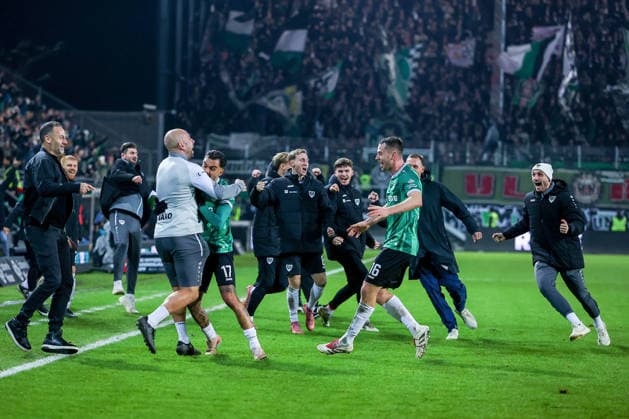 05 12 2025, Football, Preußen Münster Hannover 96, 2 Fußball Bundesliga, Preußenstadion, Saison 2025 2026 Torjubel nach dem Tor zum 2 2 Ausgleich durch Torschütze xm07 in der Nachspielzeit DFB regulations prohibit any use of photographs as image sequences and or quasi video Nordrhein Westfalen Germany
