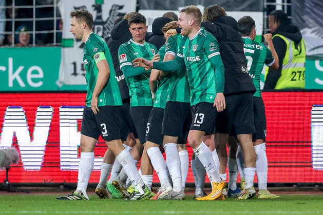 05 12 2025, Football, Preußen Münster Hannover 96, 2 Fußball Bundesliga, Preußenstadion, Saison 2025 2026 Torjubel nach dem Tor zum 2 2 Ausgleich durch Torschütze xm07 in der Nachspielzeit DFB regulations prohibit any use of photographs as image sequences and or quasi video Nordrhein Westfalen Germany