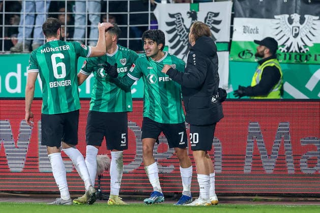 05 12 2025, Football, Preußen Münster Hannover 96, 2 Fußball Bundesliga, Preußenstadion, Saison 2025 2026 Torjubel nach dem Tor zum 2 2 Ausgleich durch Torschütze xm07 in der Nachspielzeit DFB regulations prohibit any use of photographs as image sequences and or quasi video Nordrhein Westfalen Germany