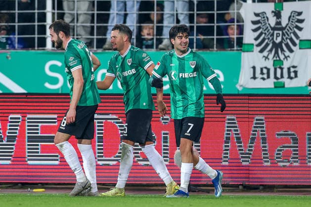 05 12 2025, Football, Preußen Münster Hannover 96, 2 Fußball Bundesliga, Preußenstadion, Saison 2025 2026 Torjubel nach dem Tor zum 2 2 Ausgleich durch Torschütze xm07 in der Nachspielzeit DFB regulations prohibit any use of photographs as image sequences and or quasi video Nordrhein Westfalen Germany