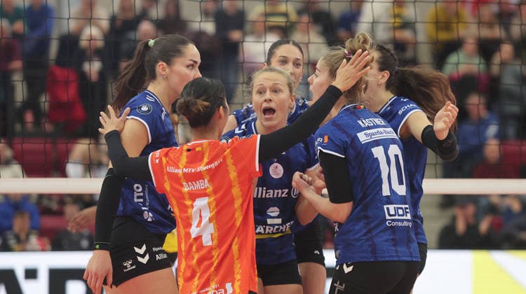 Stuttgart , Volleyball Bundesliga Allianz MTV Stuttgart vs VfB Suhl , Jubel Stuttgart , center Antonia Stautz