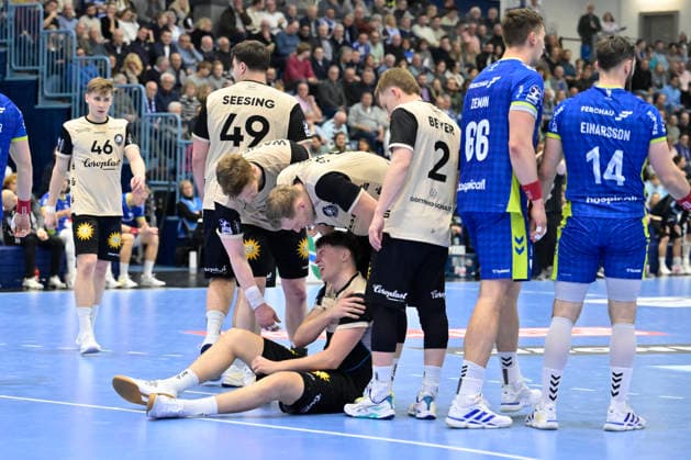 GER, 1 Daikin HBL , BHC06, VFL Gummersbach vs BHC06 5 12 2025, Gummersbach, Schwalbe Arena, GER, 1 Daikin HBL25 26, 14 Matchday VFL Gummersbach vs BHC06 1 Liqui Moly HBL regulations prohibit any use of photographs as image sequences and or quasi video in the picture Sören Steinhaus Bergischer HC 53 Coach Pavel Prokoec Eintracht Hagen a pained face NordphotoxGmbHx xFreund nph00018