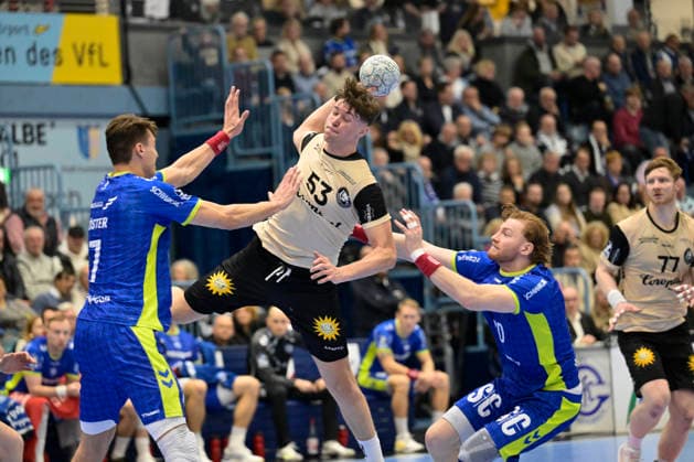 GER, 1 Daikin HBL , BHC06, VFL Gummersbach vs BHC06 5 12 2025, Gummersbach, Schwalbe Arena, GER, 1 Daikin HBL25 26, 14 Matchday VFL Gummersbach vs BHC06 1 Liqui Moly HBL regulations prohibit any use of photographs as image sequences and or quasi video in the picture Sören Steinhaus Bergischer HC 53 vs Julian Köster VFL Gummersbach 7 NordphotoxGmbHx xFreund nph00018