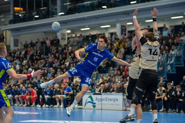 Miro Schluroff, Back, VfL Gummersbach 15 , Gerdas Babarskas, Back Bergischer Handball Club 06 14 , VfL Gummersbach vs Bergischer HC , Daikin Handball Bundesliga, Men , Matchday 15, 05 12 2025 Gummersbach NRW Germany Copyright: xkolbert-press MartinxWdziecznyx