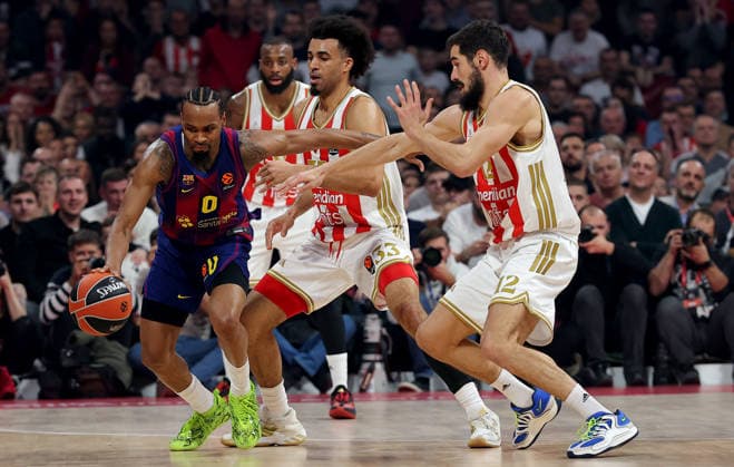 Crvena Zvezda v Barcelona, Euroleague basketball, season 2025 2026, round 14 Belgrade, Serbia. 5th Dec, 2025. (L-R) Kevin Punter of Barcelona, Jordan Nwora of Crvena Zvezda and Nikola Kalinic of Crvena Zvezda in action during Euroleague basketball match between Crvena Zvezda (Red Star) and Barcelona on December 5. 2025. in Belgrade, Serbia. Belgrade Serbia Copyright: xPedjaxMilosavljevic STARSPORTx