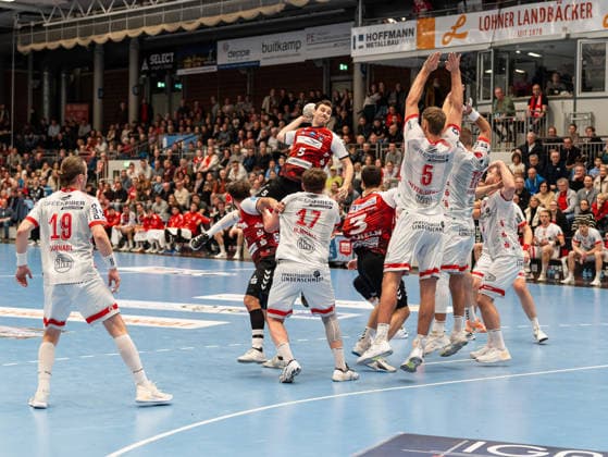 Oscar Gentzel HSG Nordhorn Lingen, 05 throwing goal against Julius Meyer Siebert TuS Ferndorf, 05 and Mattis Michel TuS Ferndorf, 17 HSG Nordhorn Lingen vs TuS Ferndorf, Handball, 2 Bundesliga, Matchday 14, Season 2025 2026, 05 12 2025 HSG Nordhorn Lingen vs TuS Ferndorf, Handball, 2 Bundesliga, Matchday 14, Season 2025 2026, 05 12 2025 Nordhorn Copyright: xEibner-Pressefoto DamianxKruczynx EP_DKI